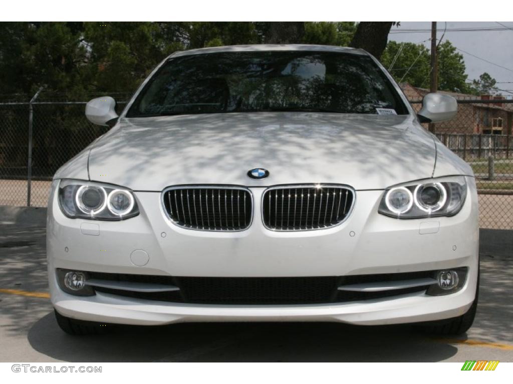 2011 3 Series 328i Coupe - Mineral White Metallic / Black photo #2