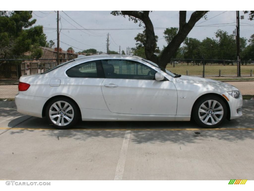 2011 3 Series 328i Coupe - Mineral White Metallic / Black photo #4
