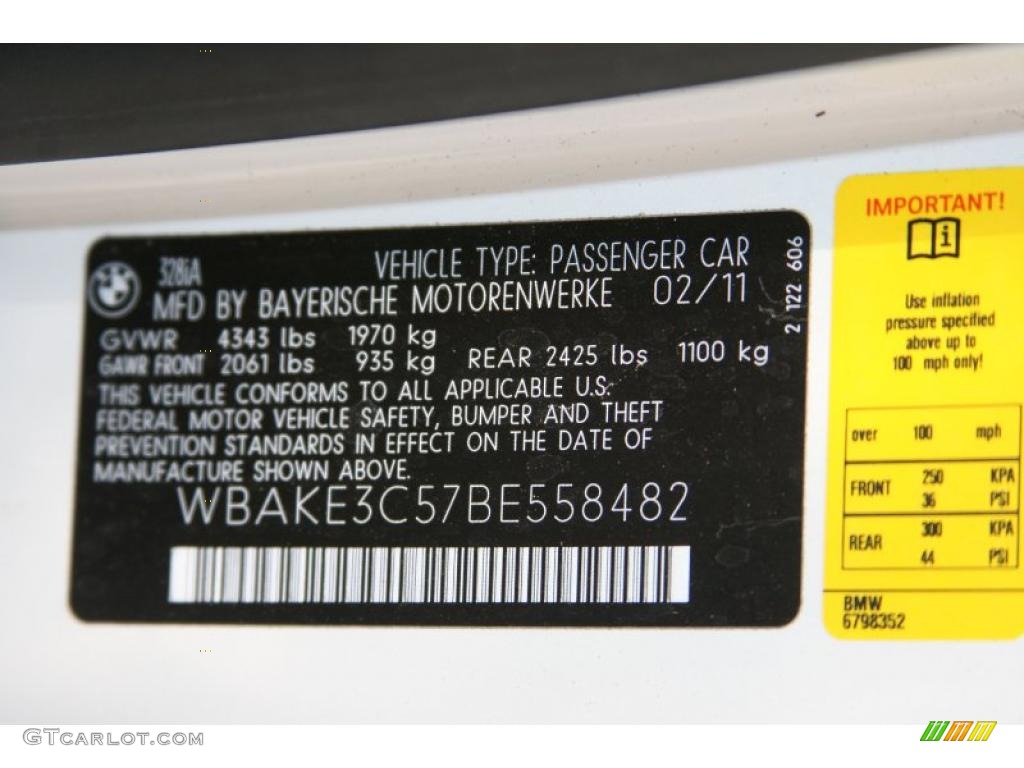 2011 3 Series 328i Coupe - Mineral White Metallic / Black photo #6