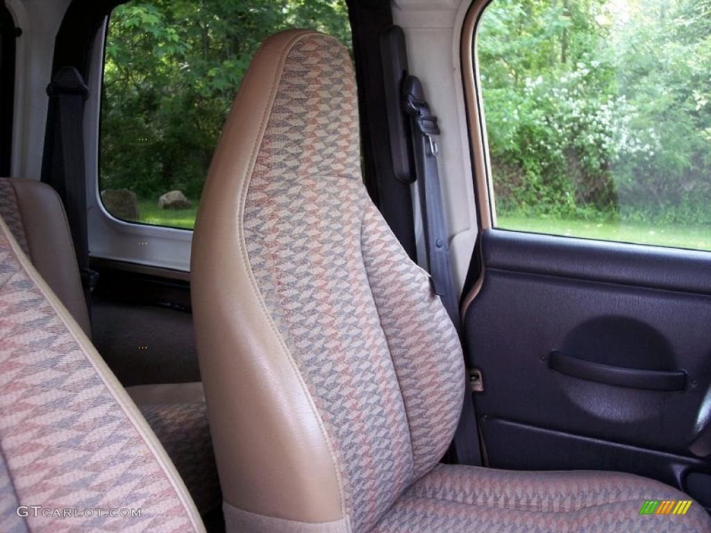 2000 Wrangler Sport 4x4 - Desert Sand Pearl / Camel photo #40