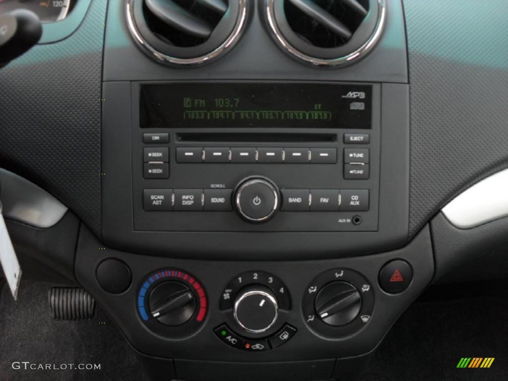 2011 Chevrolet Aveo Aveo5 LT Controls Photo #49805976