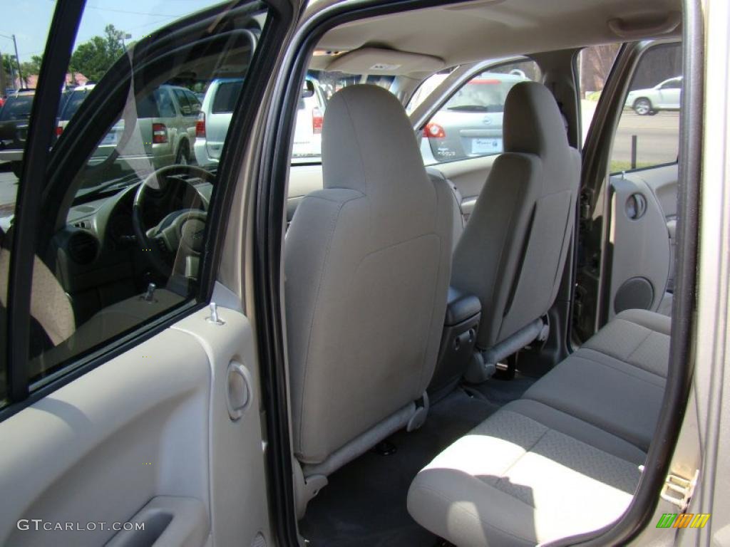 2005 Liberty Renegade 4x4 - Light Khaki Metallic / Khaki photo #11