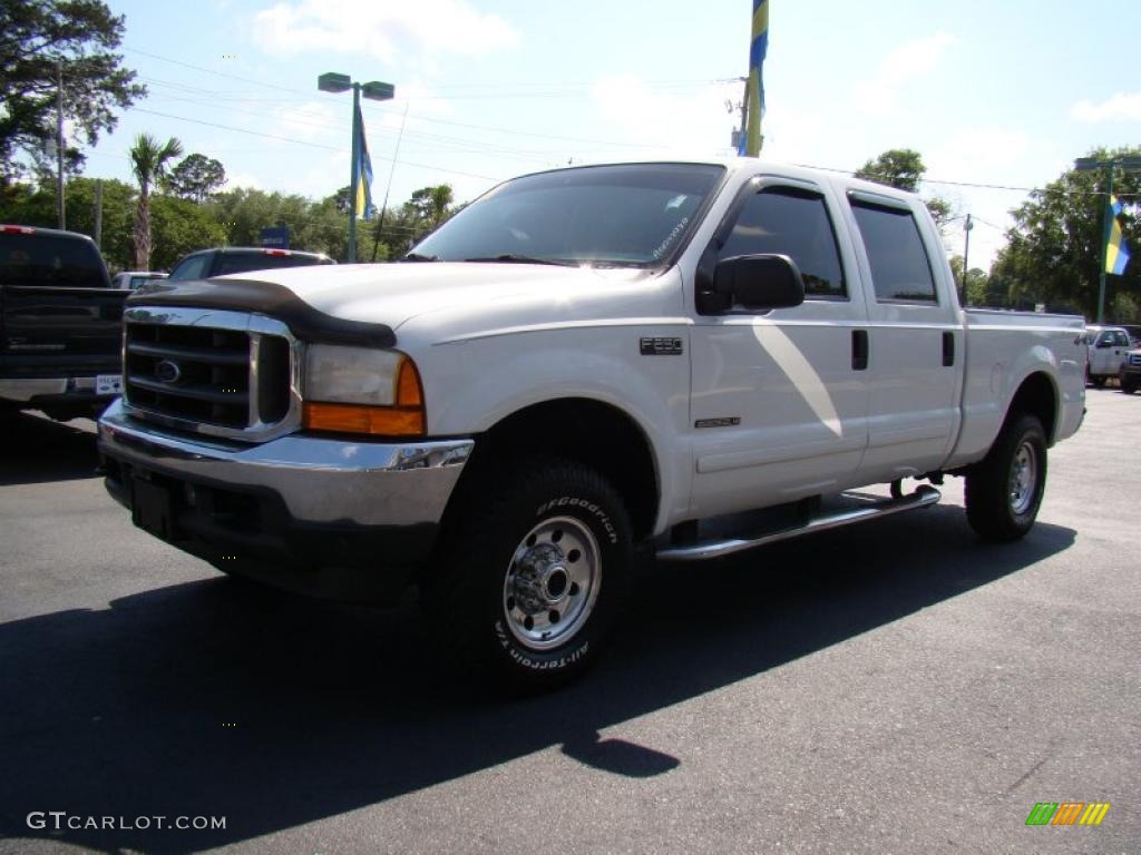 2001 F250 Super Duty XL Super Crew 4x4 - Oxford White / Medium Graphite photo #4