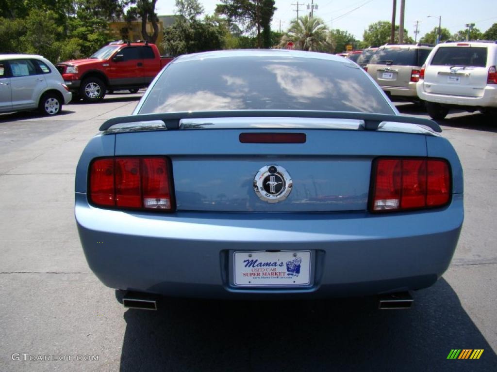 2005 Mustang V6 Premium Coupe - Windveil Blue Metallic / Medium Parchment photo #7