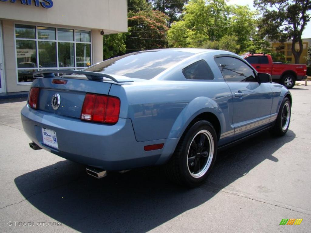 2005 Mustang V6 Premium Coupe - Windveil Blue Metallic / Medium Parchment photo #8