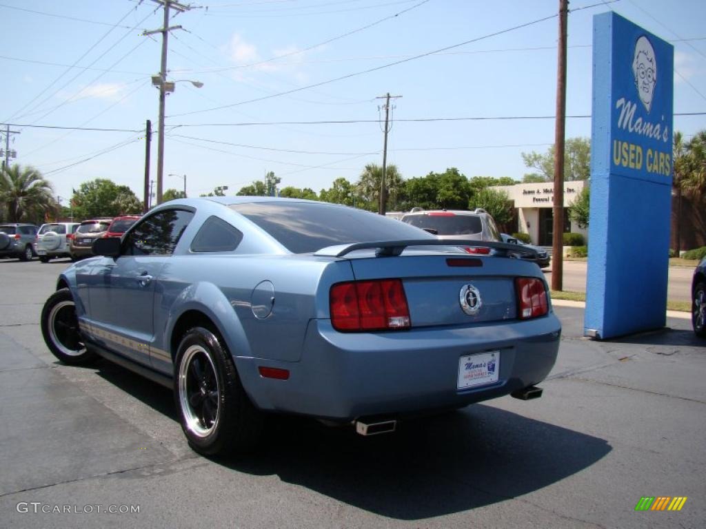 2005 Mustang V6 Premium Coupe - Windveil Blue Metallic / Medium Parchment photo #31