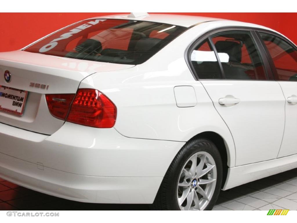 2010 3 Series 328i Sedan - Alpine White / Black photo #13