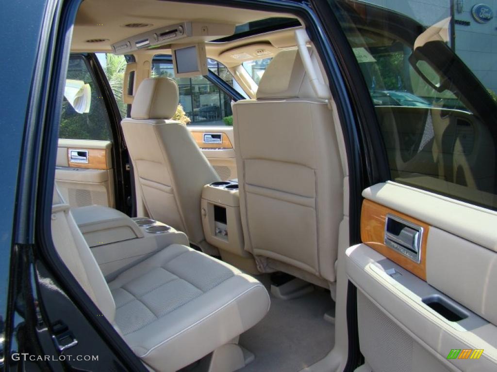 2008 Navigator Luxury - Black / Camel/Sand Piping photo #17