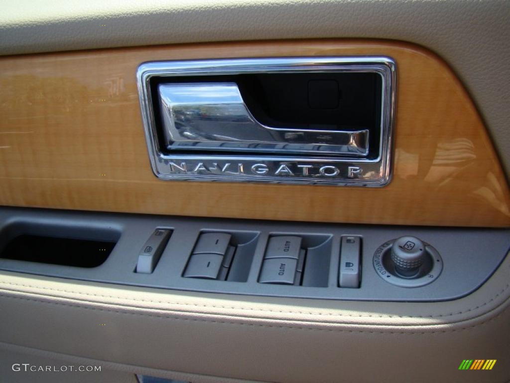 2008 Navigator Luxury - Black / Camel/Sand Piping photo #23