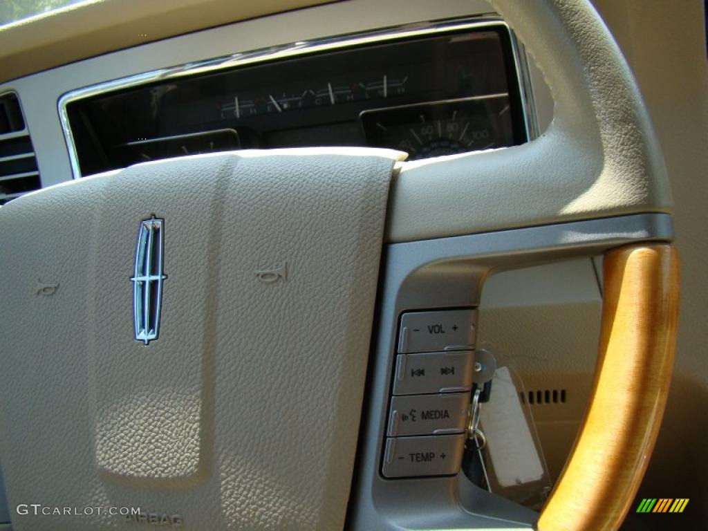 2008 Navigator Luxury - Black / Camel/Sand Piping photo #26