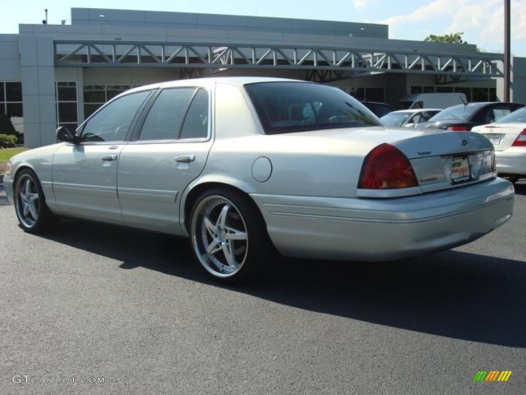 2003 Crown Victoria LX - Silver Frost Metallic / Light Flint photo #4