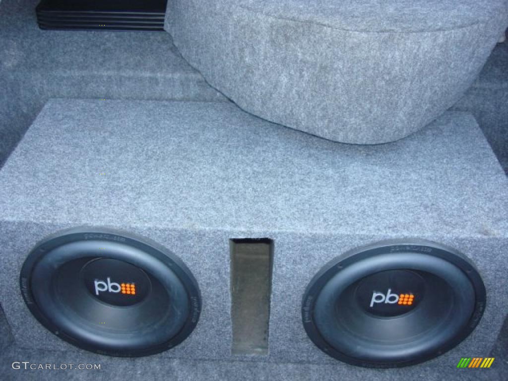 2003 Crown Victoria LX - Silver Frost Metallic / Light Flint photo #12