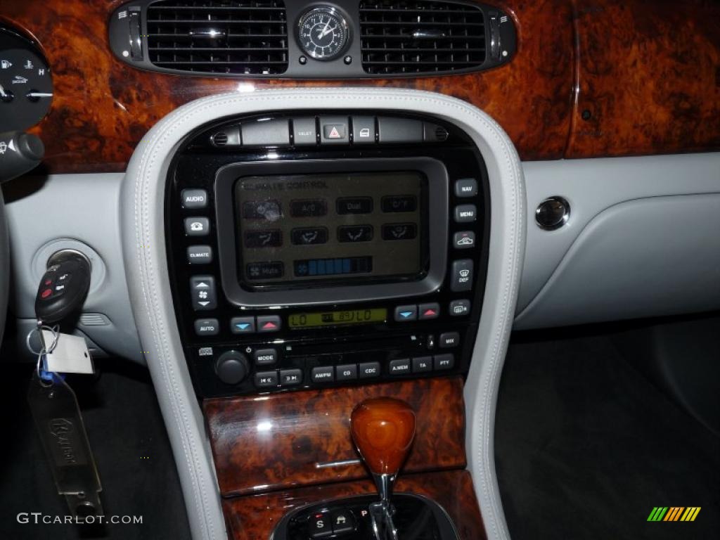 2005 Jaguar XJ XJ8 L Controls Photos