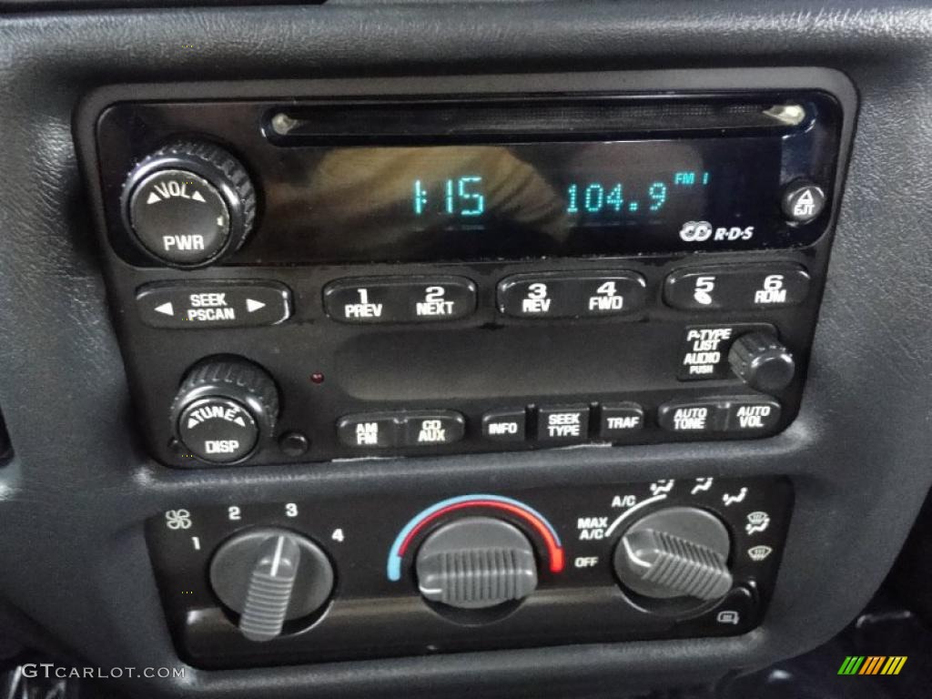 2003 GMC Sonoma SLS Extended Cab Controls Photo #49814076