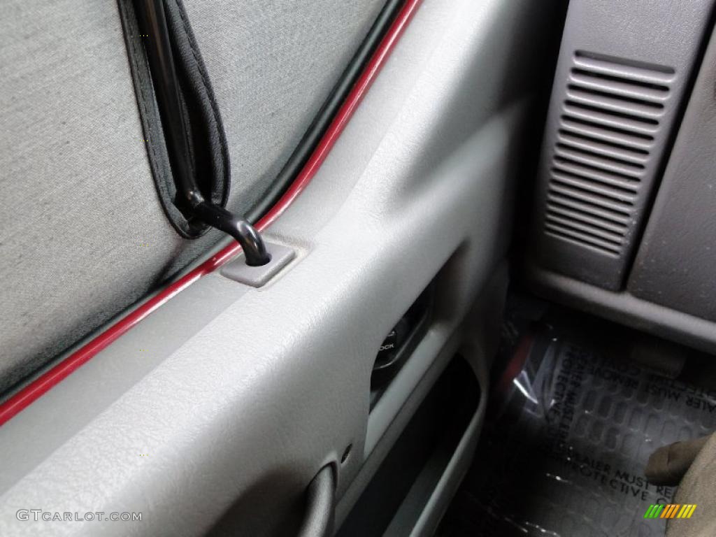 1998 Wrangler SE 4x4 - Chili Pepper Red Pearl / Gray photo #15