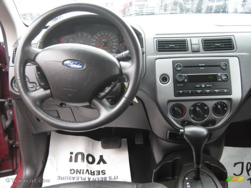 2007 Ford Focus ZX5 SES Hatchback Charcoal Dashboard Photo #49816938