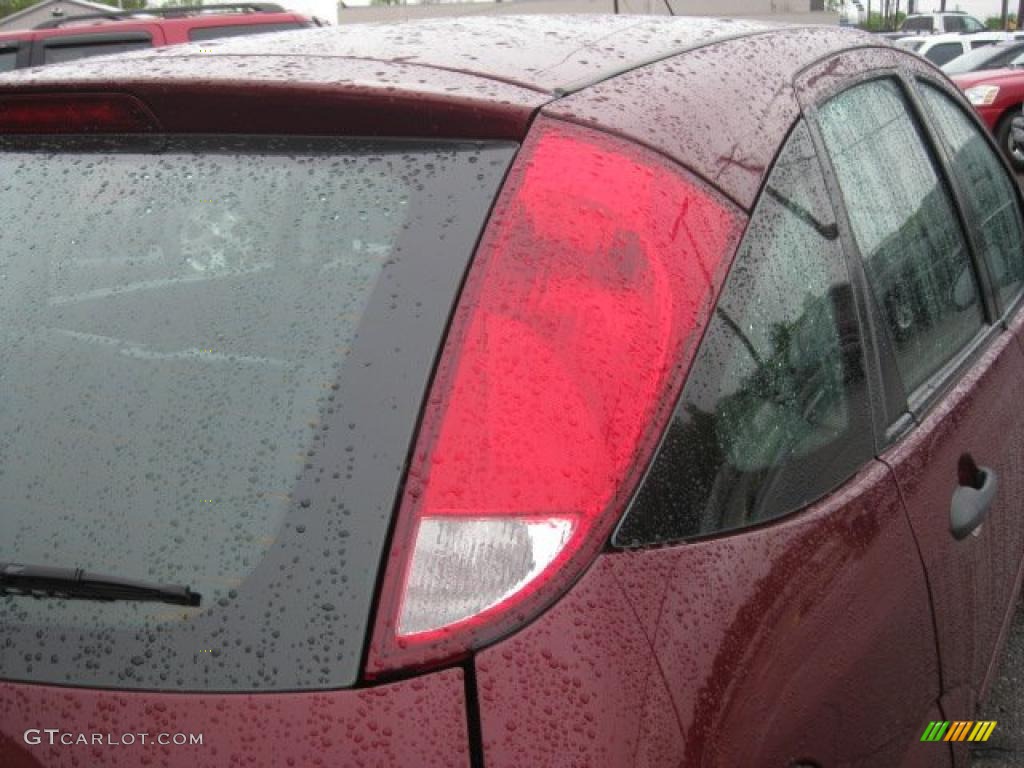 2007 Focus ZX5 SES Hatchback - Dark Toreador Red Metallic / Charcoal photo #16