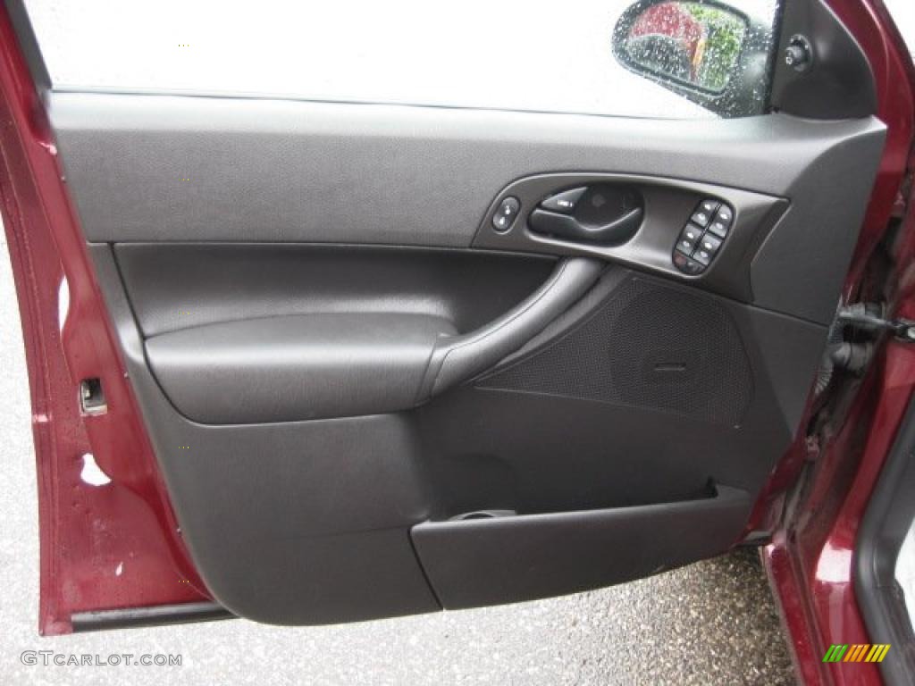 2007 Ford Focus ZX5 SES Hatchback Charcoal Door Panel Photo #49817168
