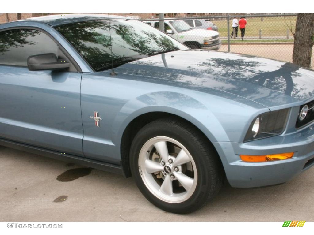 2007 Mustang V6 Premium Coupe - Windveil Blue Metallic / Light Graphite photo #12