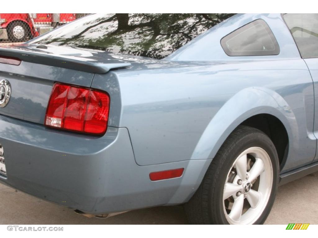 2007 Mustang V6 Premium Coupe - Windveil Blue Metallic / Light Graphite photo #14