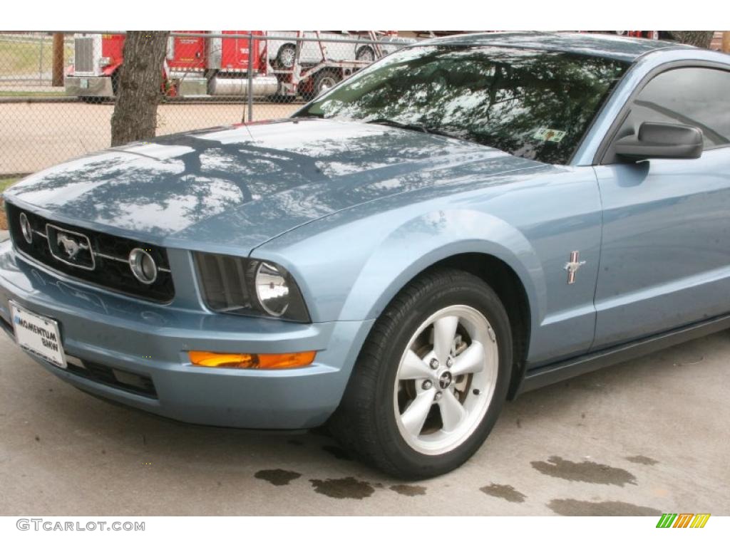 2007 Mustang V6 Premium Coupe - Windveil Blue Metallic / Light Graphite photo #18