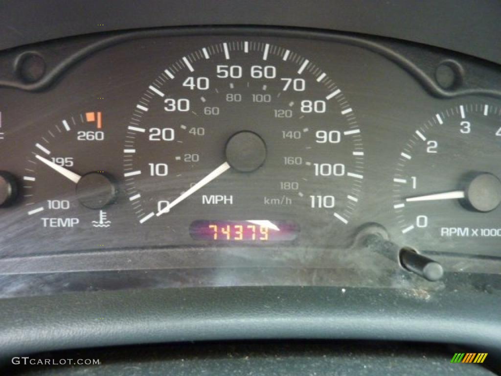 2002 Cavalier LS Sedan - Forest Green Metallic / Neutral photo #25