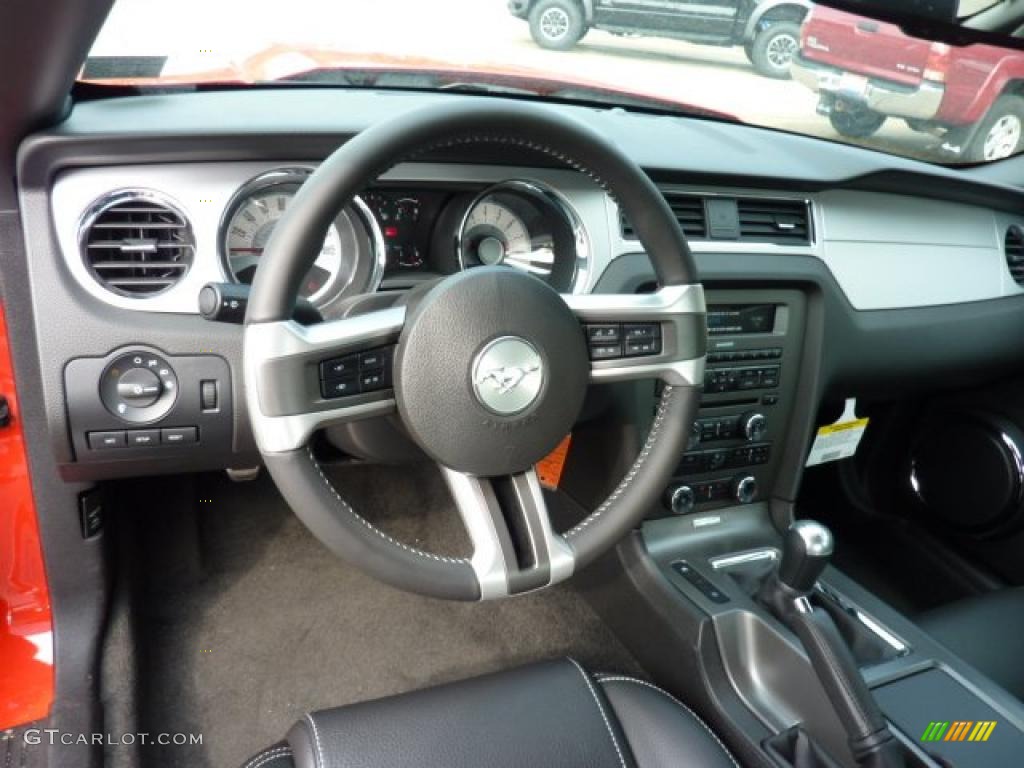 2011 Ford Mustang GT Premium Coupe Charcoal Black Dashboard Photo #49819401