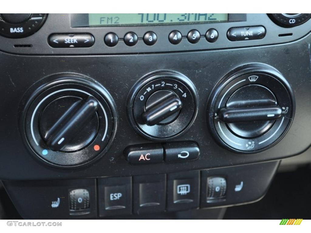 2009 Volkswagen New Beetle 2.5 Convertible Controls Photo #49824876