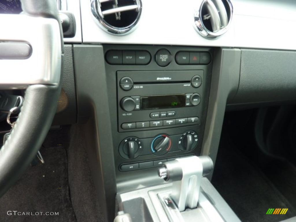 2006 Ford Mustang GT Premium Coupe Controls Photo #49825635