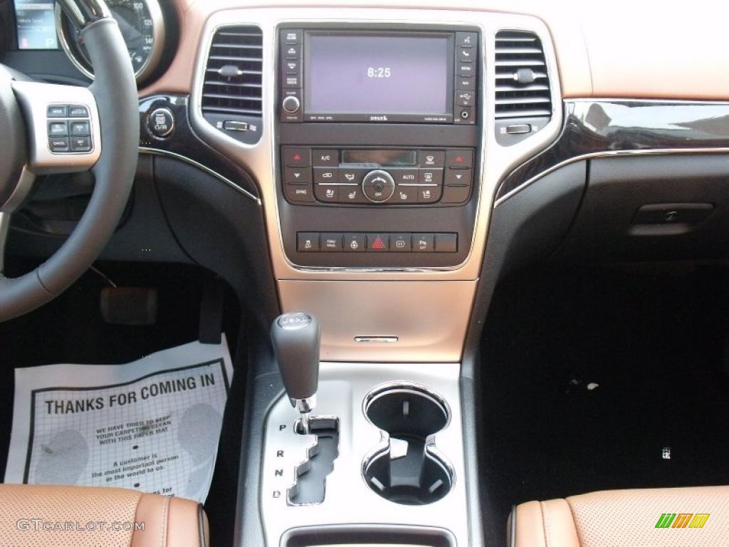 2011 Grand Cherokee Overland - Mineral Gray Metallic / New Saddle/Black photo #12