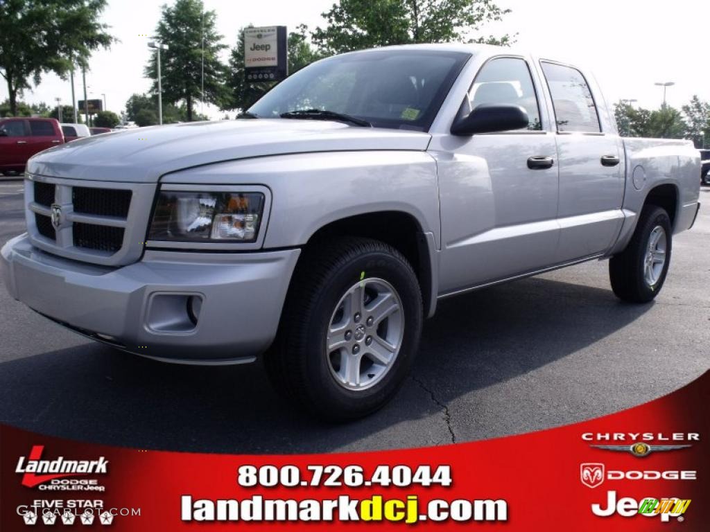 2011 Dakota Big Horn Crew Cab - Bright Silver Metallic / Dark Slate Gray/Medium Slate Gray photo #1