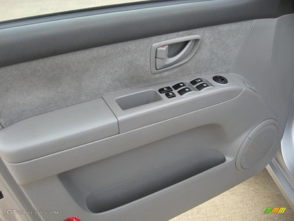 2005 Sorento LX 4WD - Clear Silver Metallic / Gray photo #13