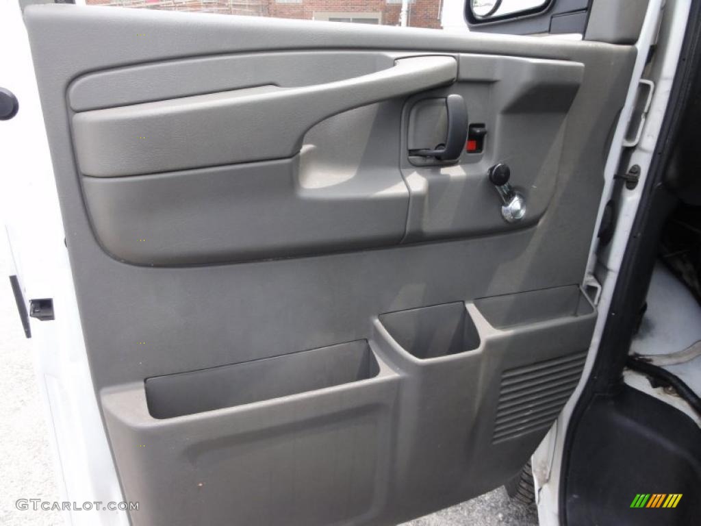 2006 Savana Van 3500 Extended Cargo - Summit White / Medium Pewter photo #14