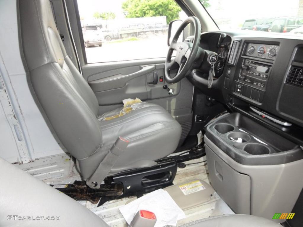 2006 Savana Van 3500 Extended Cargo - Summit White / Medium Pewter photo #18