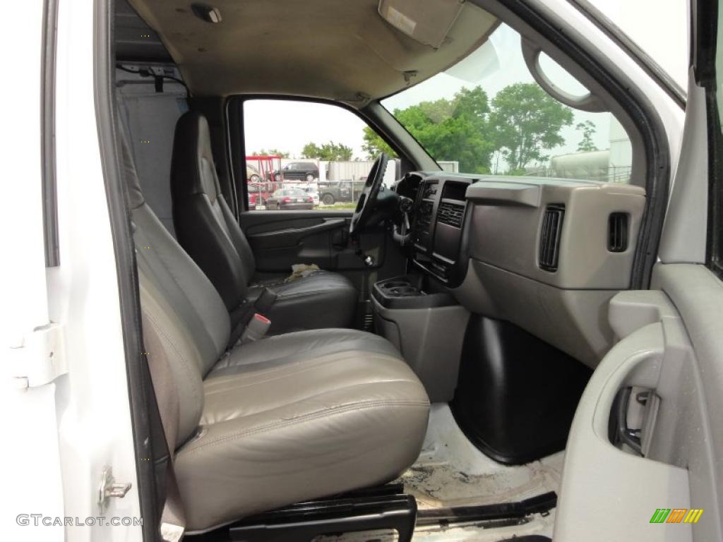 2006 Savana Van 3500 Extended Cargo - Summit White / Medium Pewter photo #19