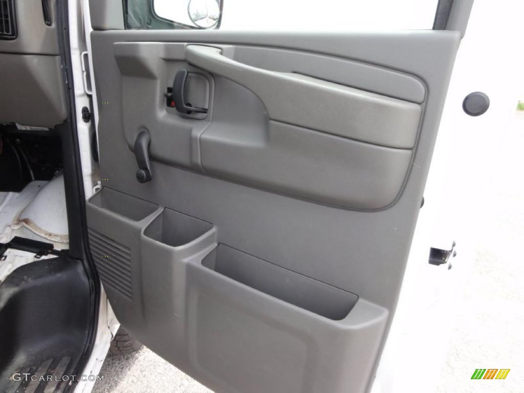 2006 Savana Van 3500 Extended Cargo - Summit White / Medium Pewter photo #20