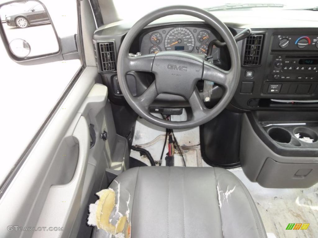 2006 Savana Van 3500 Extended Cargo - Summit White / Medium Pewter photo #26