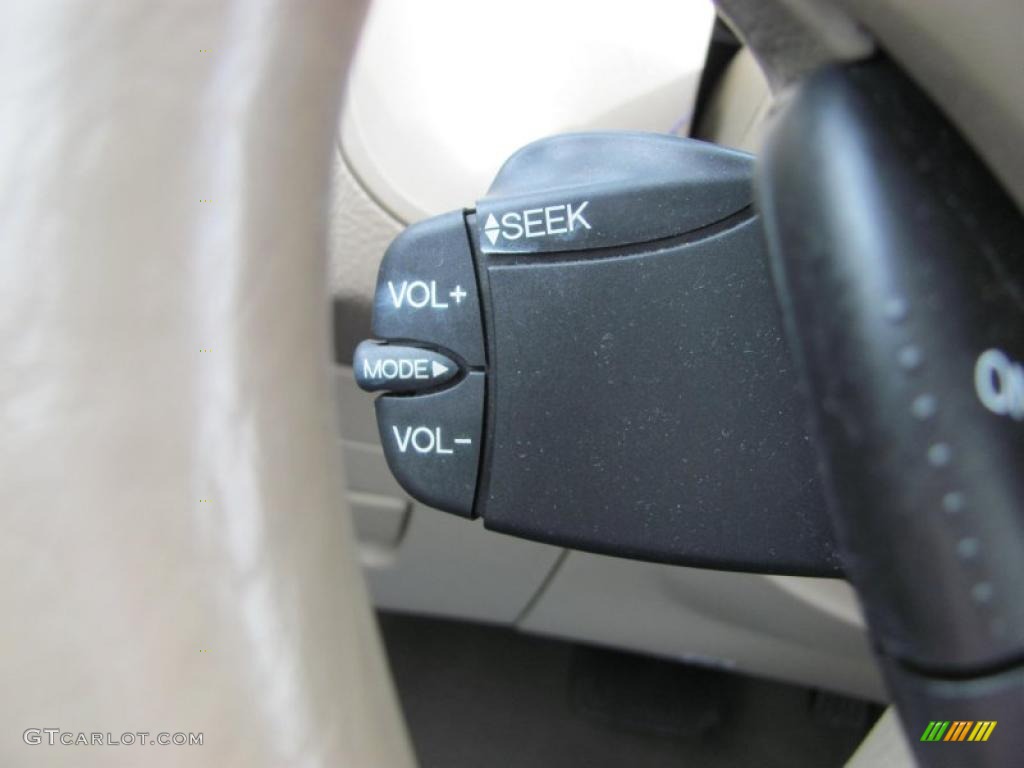 2005 Focus ZX4 SE Sedan - Arizona Beige Metallic / Dark Pebble/Light Pebble photo #7