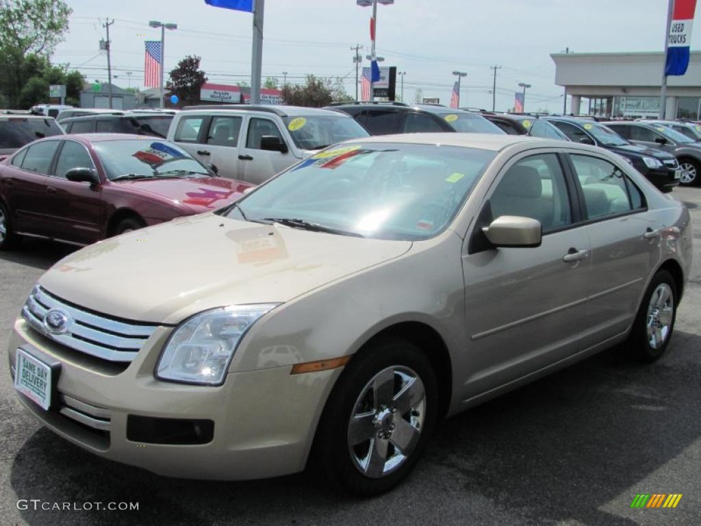 2008 Fusion SE - Dune Pearl Metallic / Camel photo #1