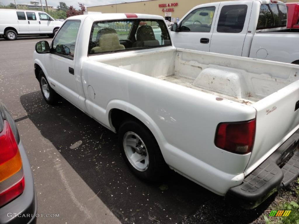 1998 S10 Regular Cab - Summit White / Beige photo #5