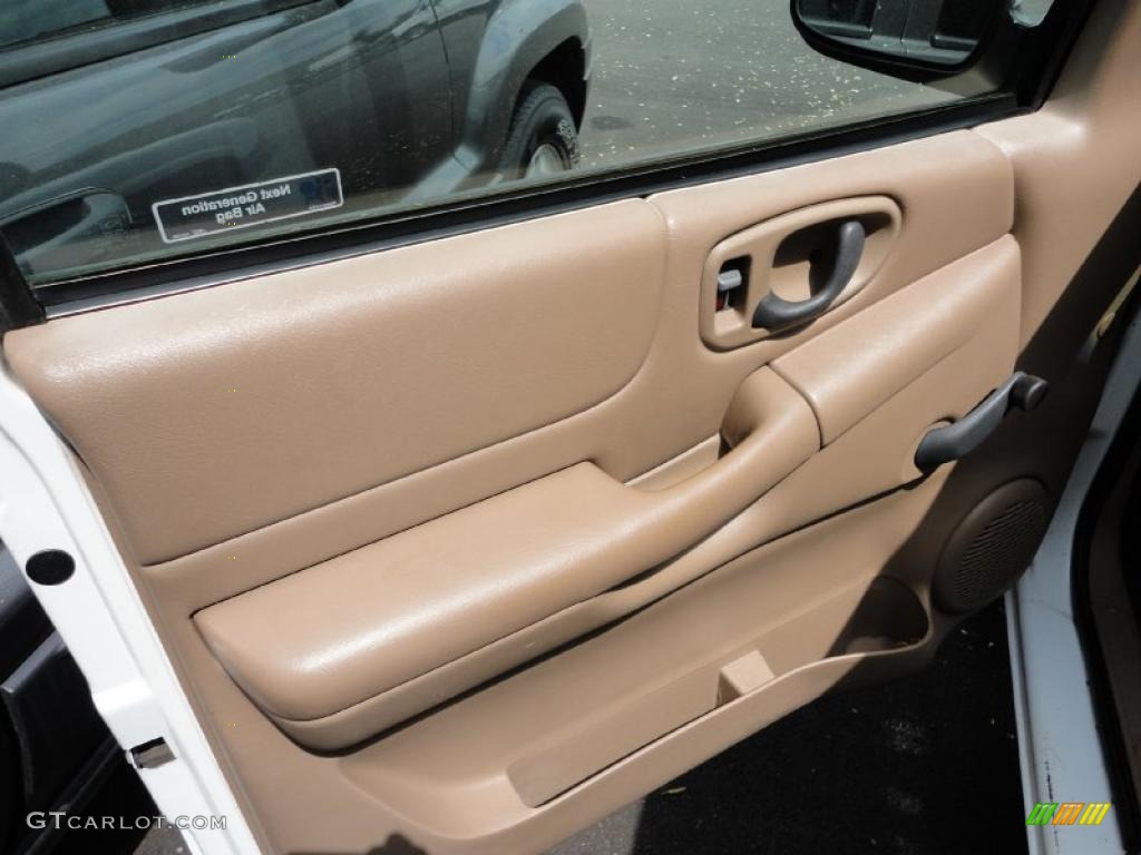 1998 S10 Regular Cab - Summit White / Beige photo #8