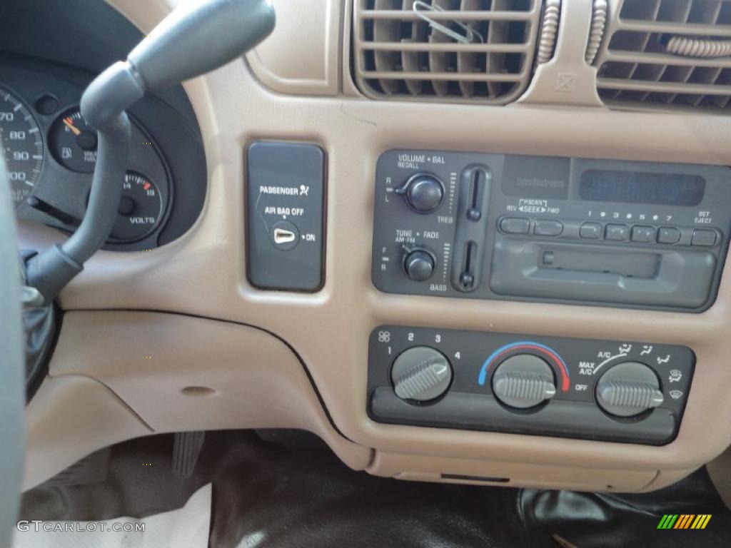 1998 Chevrolet S10 Regular Cab Controls Photo #49836834