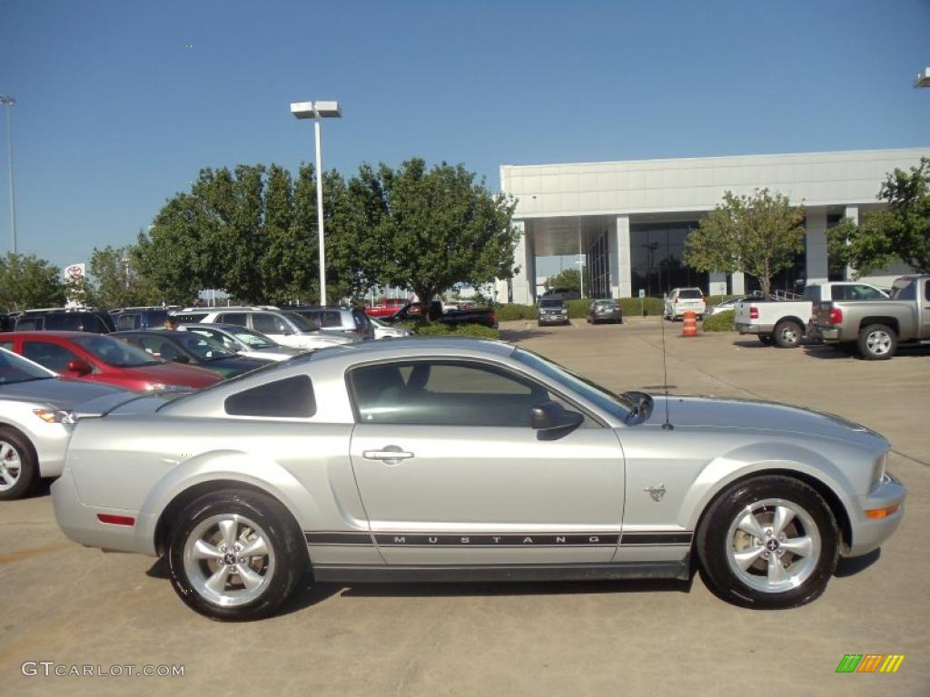 2009 Mustang V6 Premium Coupe - Brilliant Silver Metallic / Light Graphite photo #3