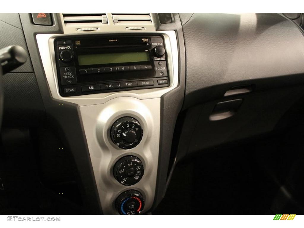2008 Toyota Yaris S 3 Door Liftback Controls Photos