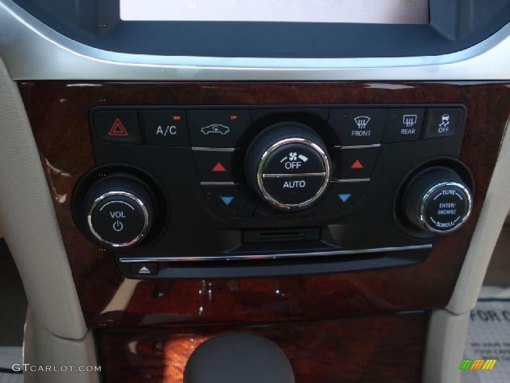2011 Chrysler 300 Limited Controls Photo #49840537
