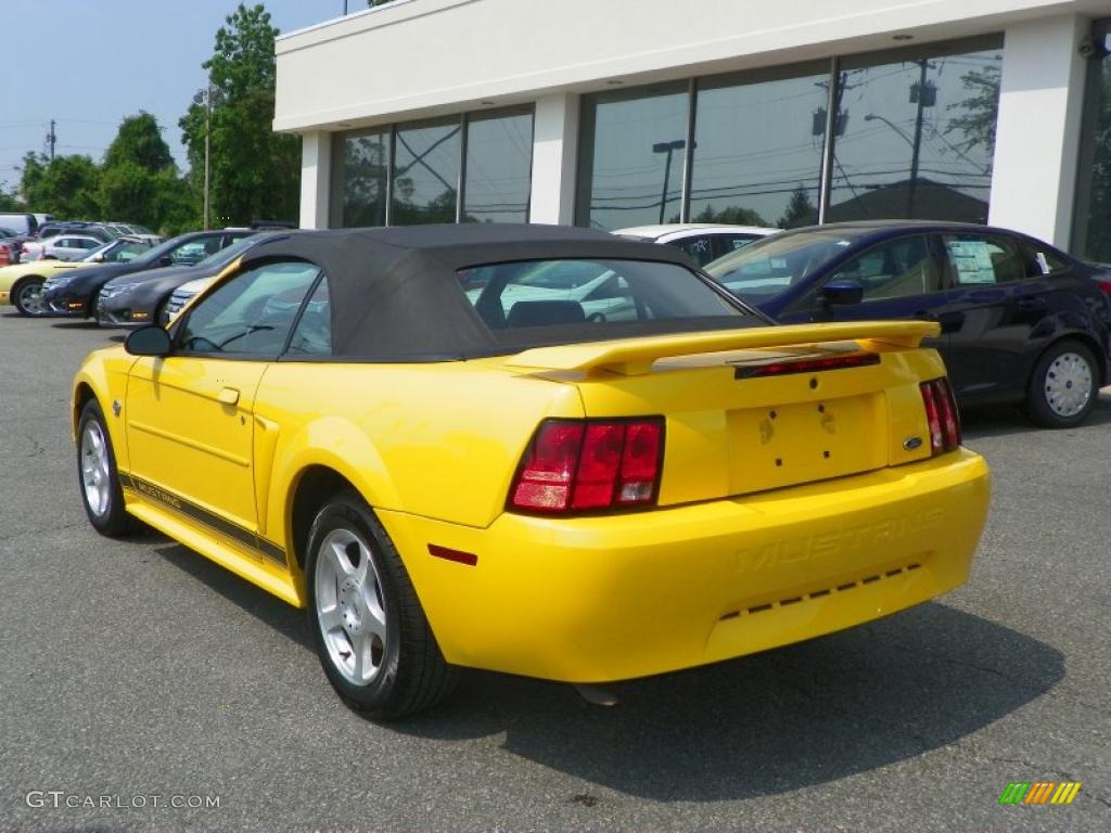 2004 Mustang V6 Convertible - Screaming Yellow / Medium Parchment photo #5
