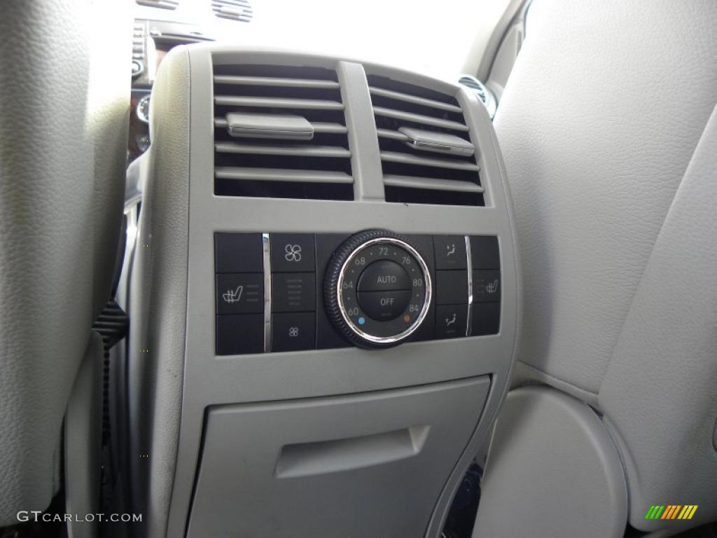 2010 Mercedes-Benz GL 550 4Matic Controls Photo #49844320