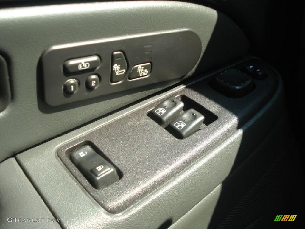 2006 Chevrolet Silverado 1500 Intimidator SS Controls Photo #49844641
