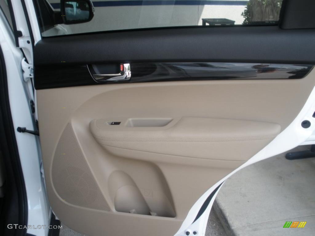 2011 Sorento LX V6 AWD - Snow White Pearl / Beige photo #21