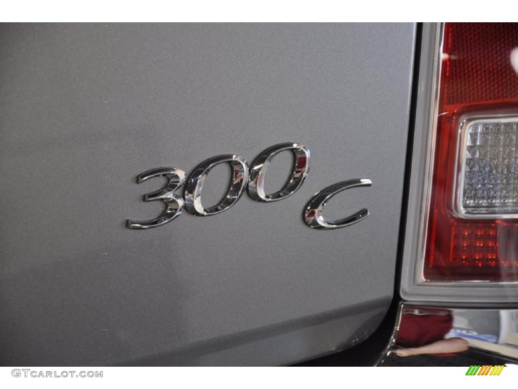 2011 Chrysler 300 C Hemi Marks and Logos Photo #49846027